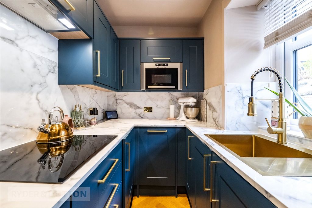 Property photo 2 of 22 Kitchen