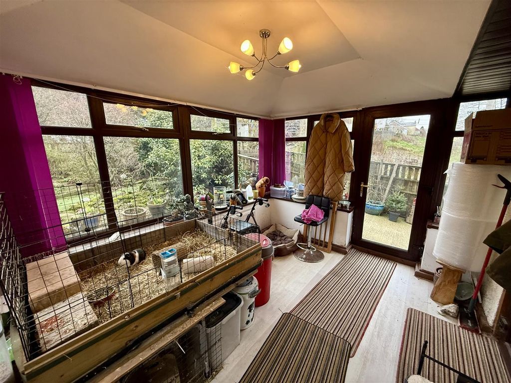 Property photo 3 of 24 Conservatory