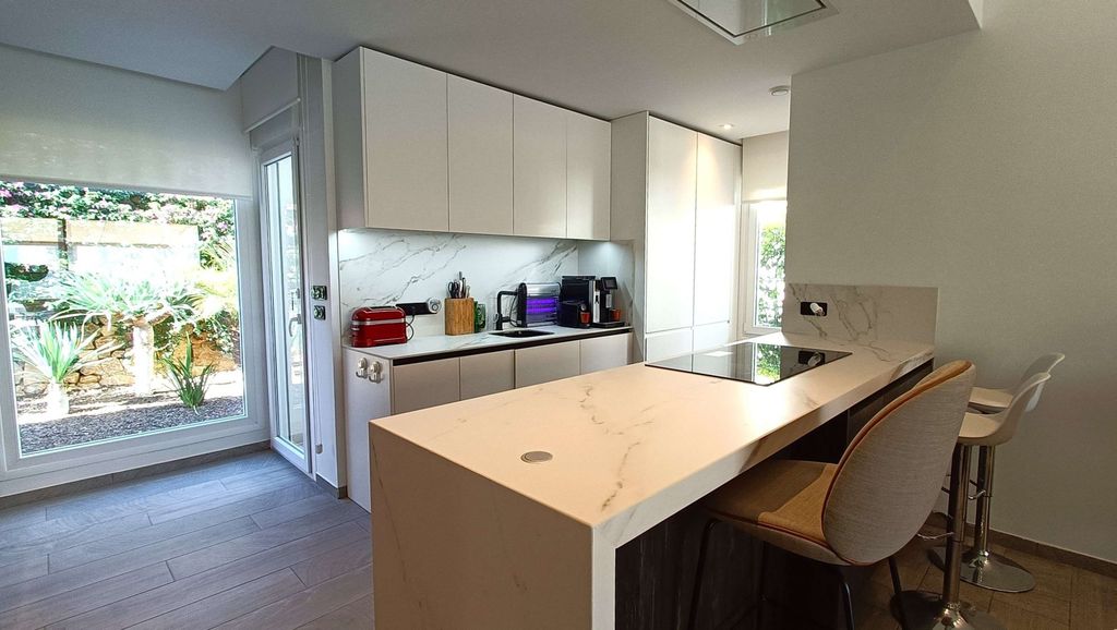 Property photo 2 of 43