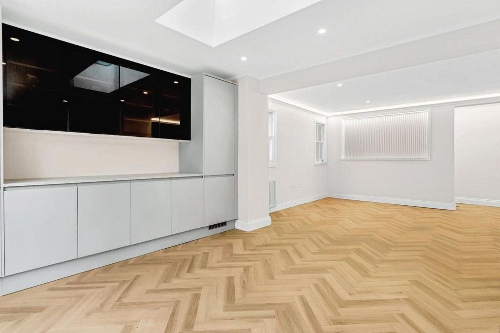 Property photo 2 of 19 Reception Reverse