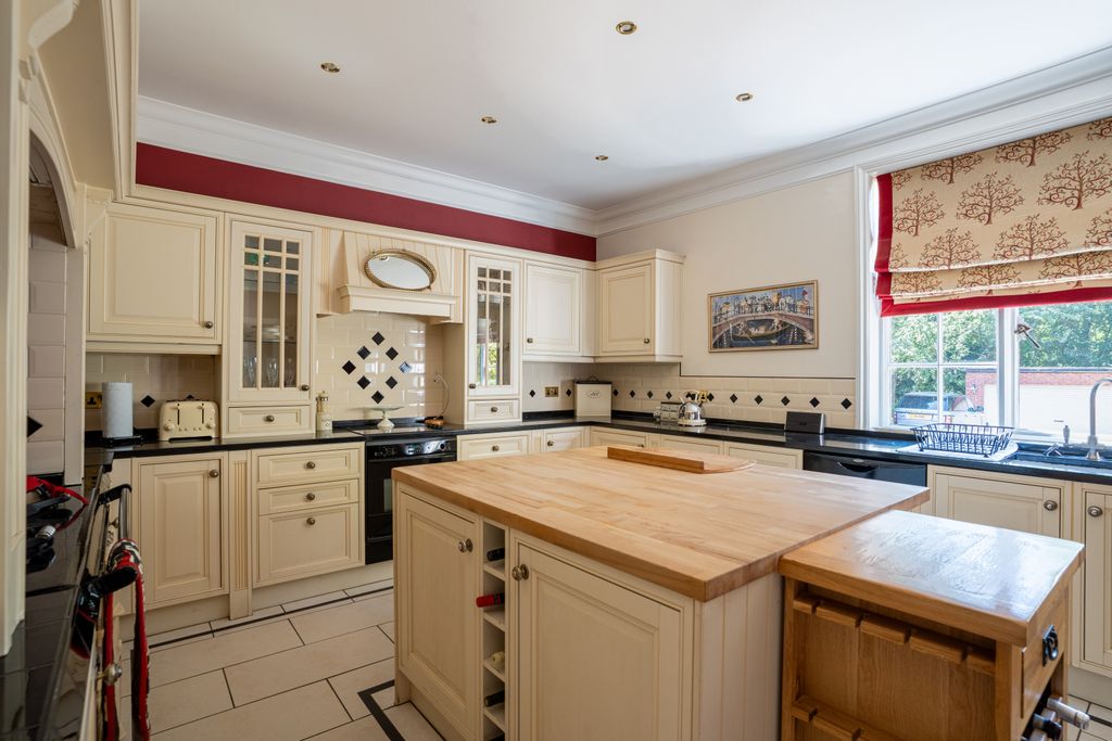 Additional image 6 of 6 bed detached house to rentComberton Road DY10