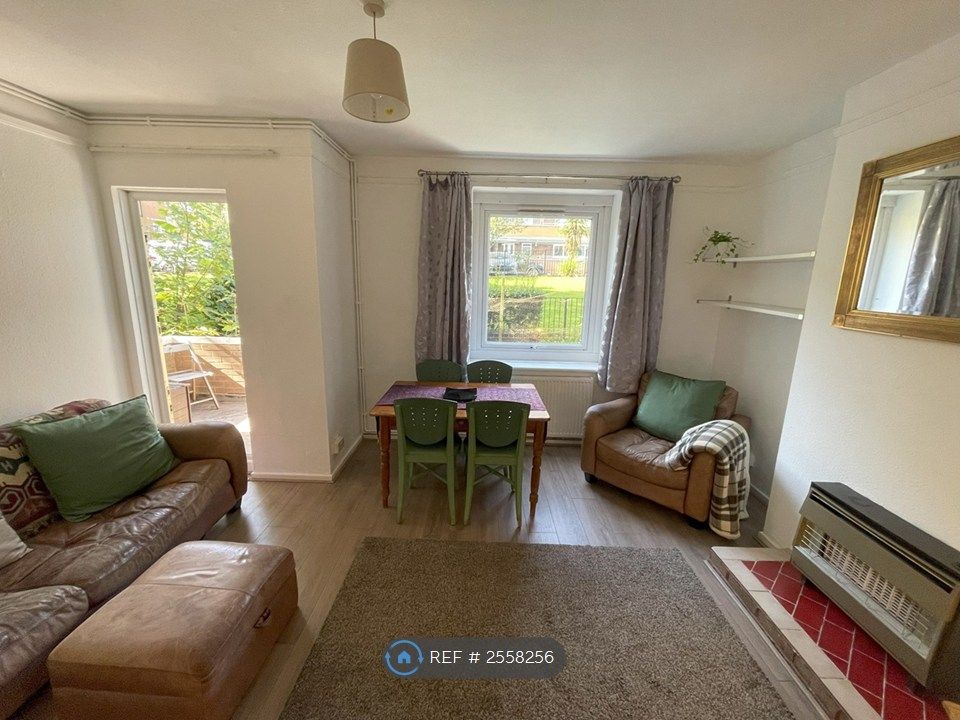 Property photo 1 of 14 Lounge