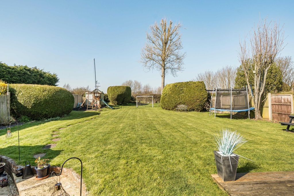 Property photo 3 of 18 Garden