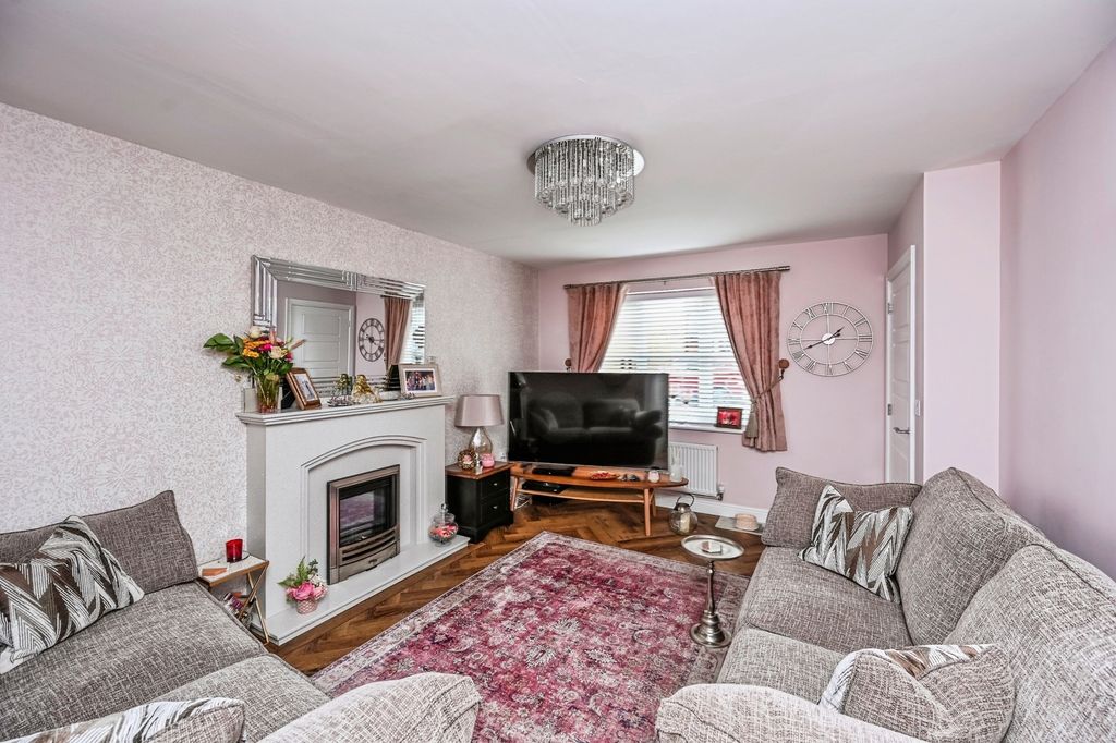Property photo 2 of 17 Photo