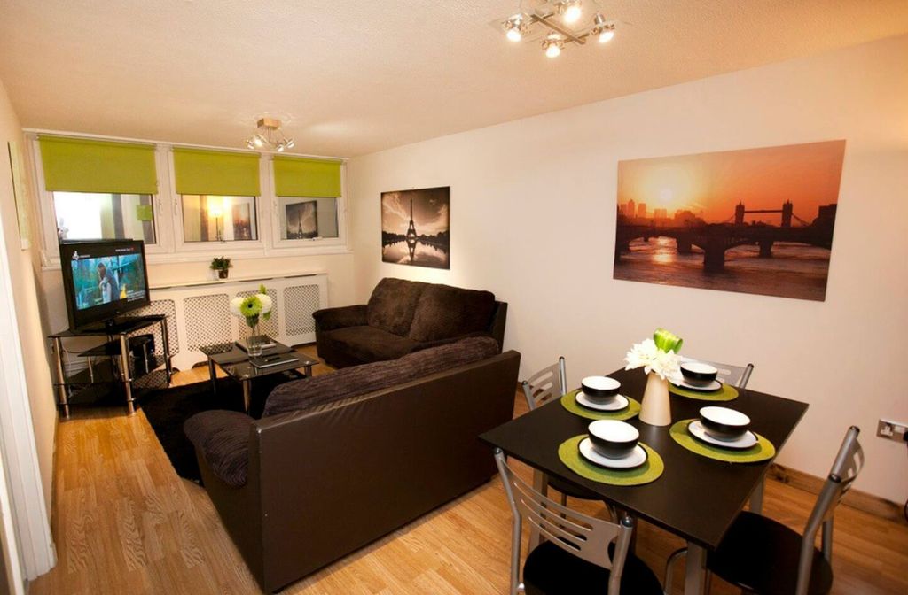 Property photo 3 of 8 A Stylish And Spacious Modern Living Room, Perfect...