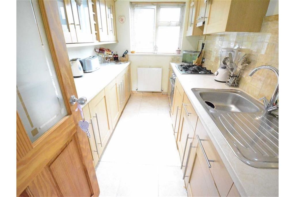Property photo 3 of 7 Kitchen