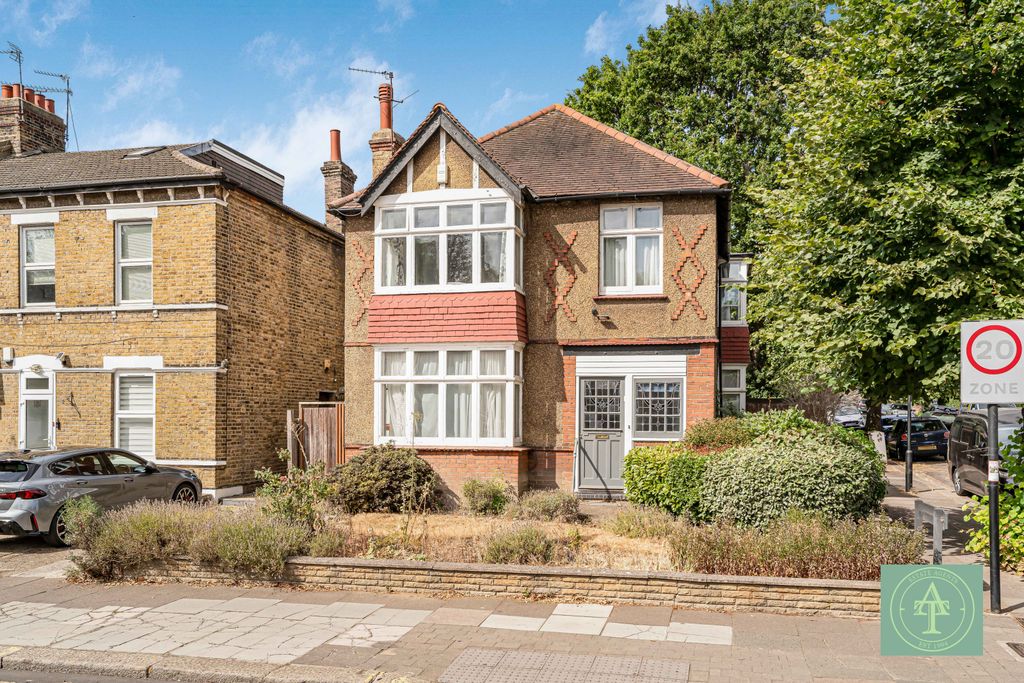 Property photo 1 of 33 Five Bedroom Detached House For Sale