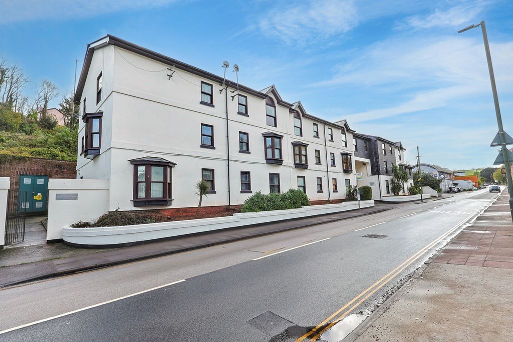 Property photo 1 of 8 Photo 10