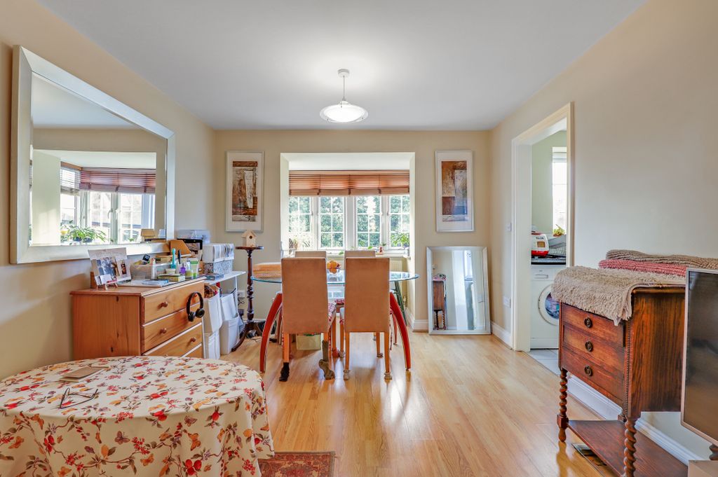 Property photo 3 of 13 05-d982Jhmck - Flat 4, 53 Crown Lane - 28