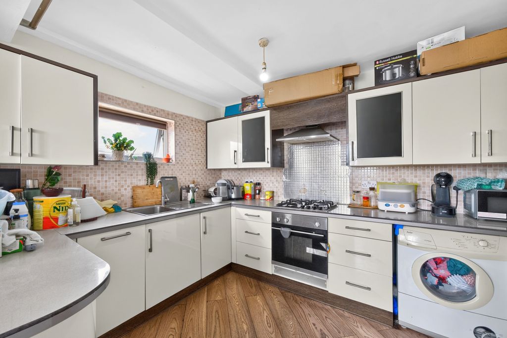 Property photo 1 of 11 Kitchen