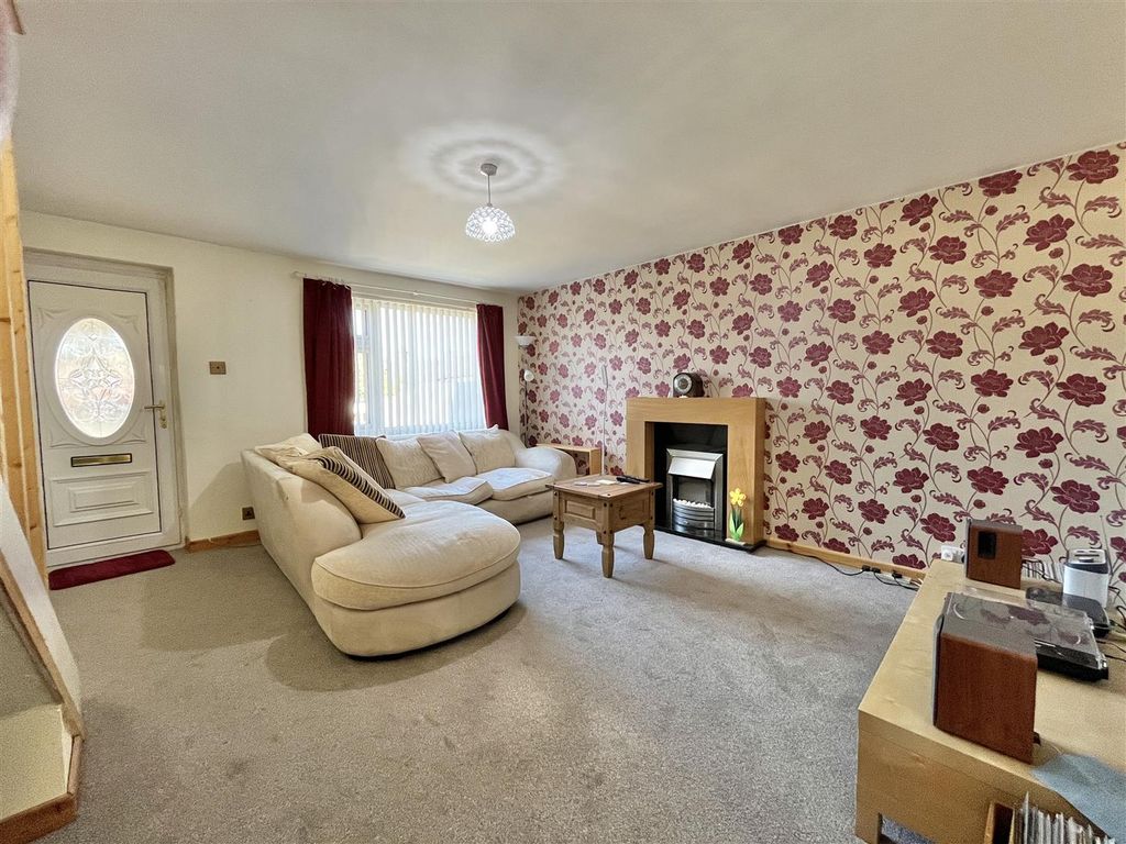 Property photo 2 of 15 Lounge