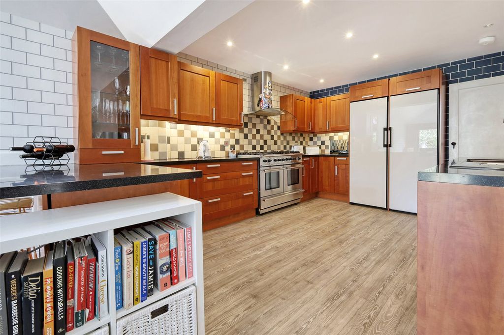Property photo 3 of 20 Kitchen