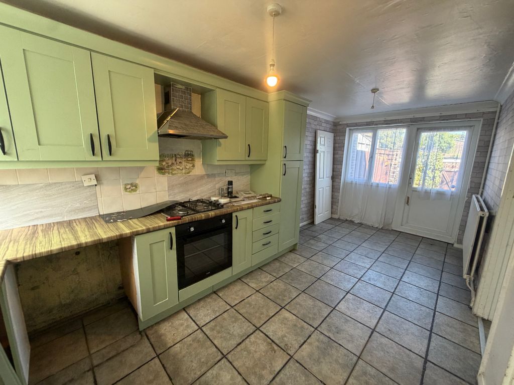 Property photo 2 of 9 Kitchen