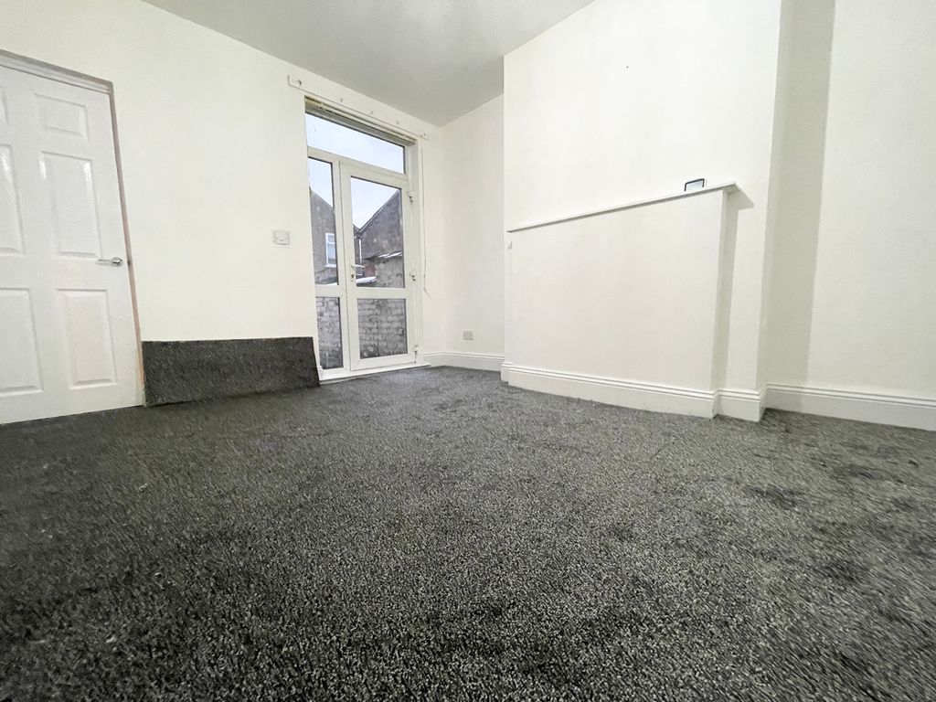 Property photo 1 of 18 Back Lounge