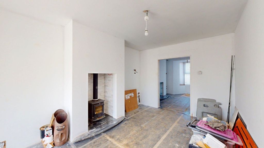 Property photo 2 of 33