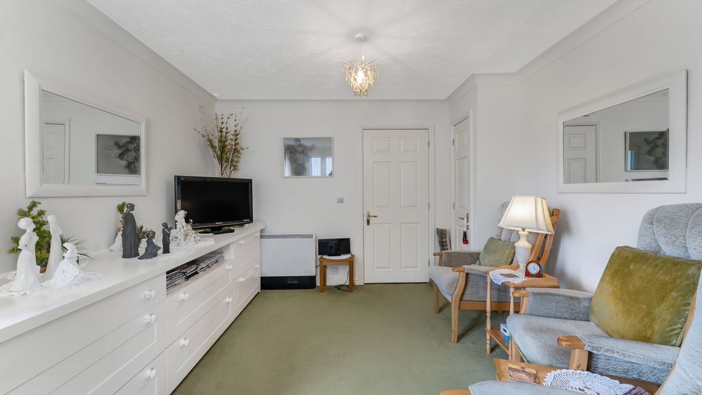 Property photo 3 of 6