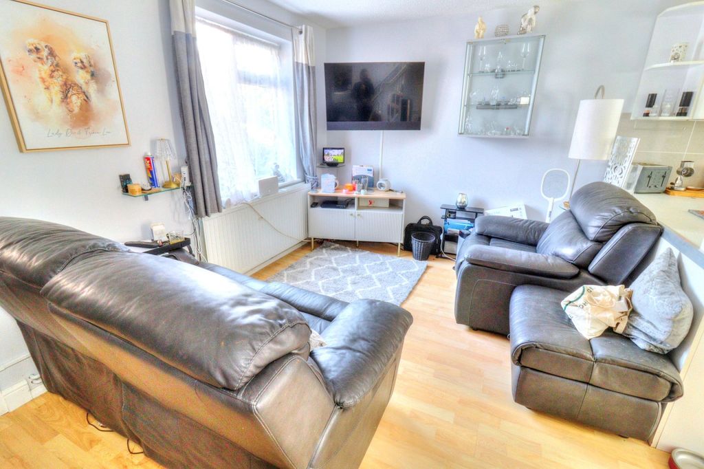 Property photo 2 of 8