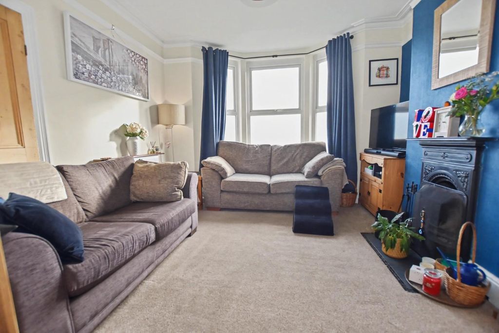 Property photo 2 of 12 Lounge