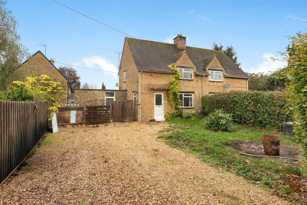 Property photo 1 of 15 4 The Glebe, Aynho-1.Jpg