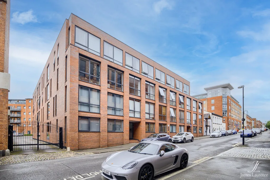 Apartment in Birmingham, Jewellery Quarter - View 3