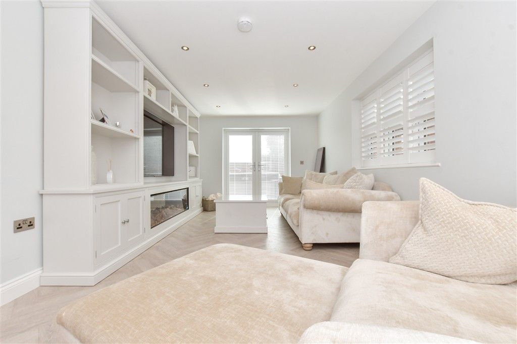 Property photo 3 of 16 Sitting Room