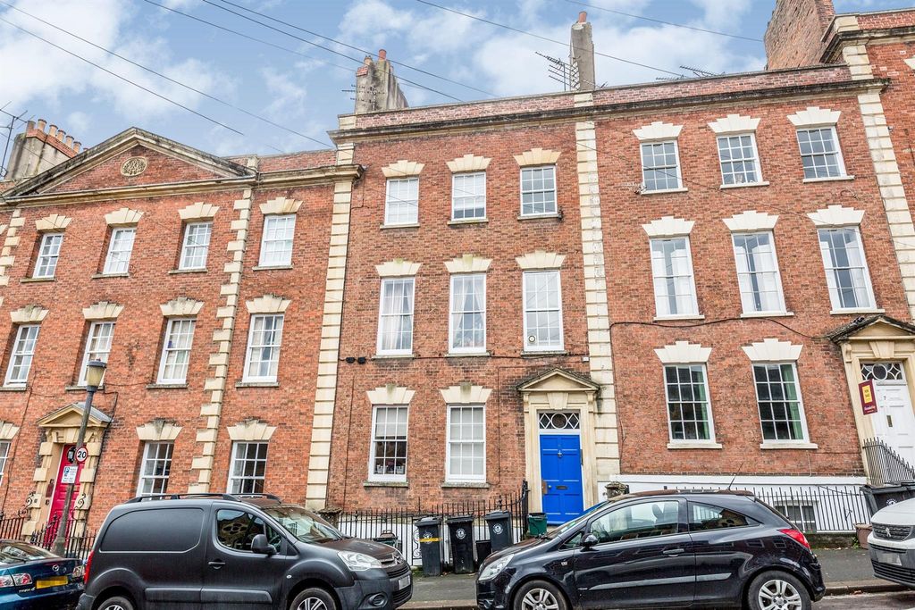 Property photo 1 of 6 Front