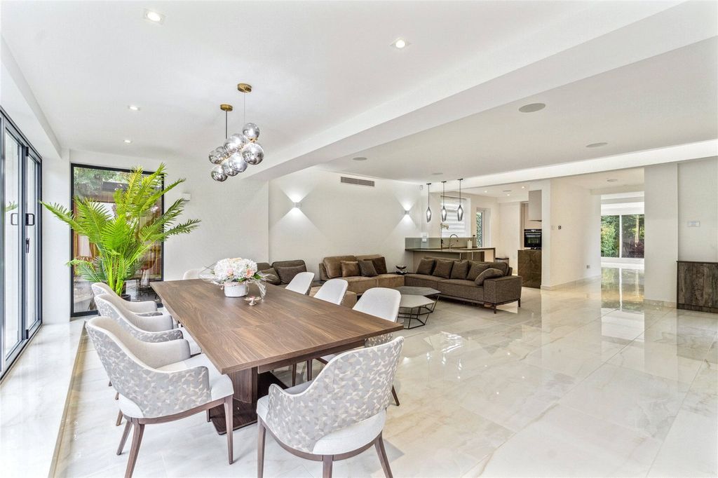 Property photo 3 of 24 Sitting/Dining Room