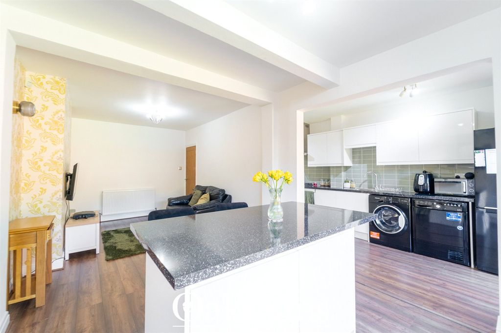 Property photo 2 of 27 Picture No. 33