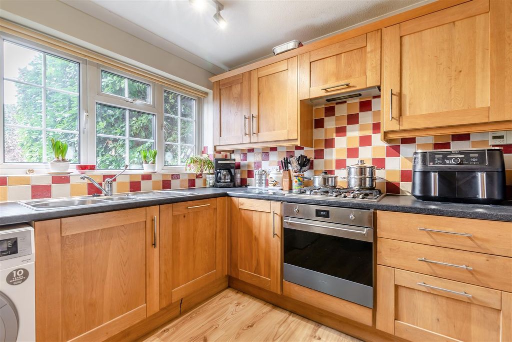 Property photo 3 of 21 8678172-Interior06.Jpg