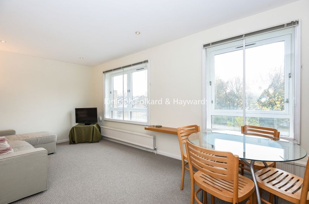 Property photo 2 of 8 04766A3E-Cb65-4d15-9