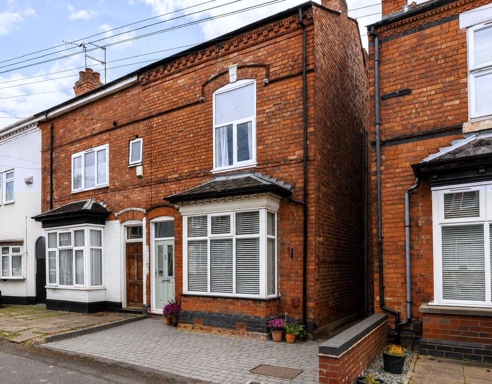 Property photo 2 of 27