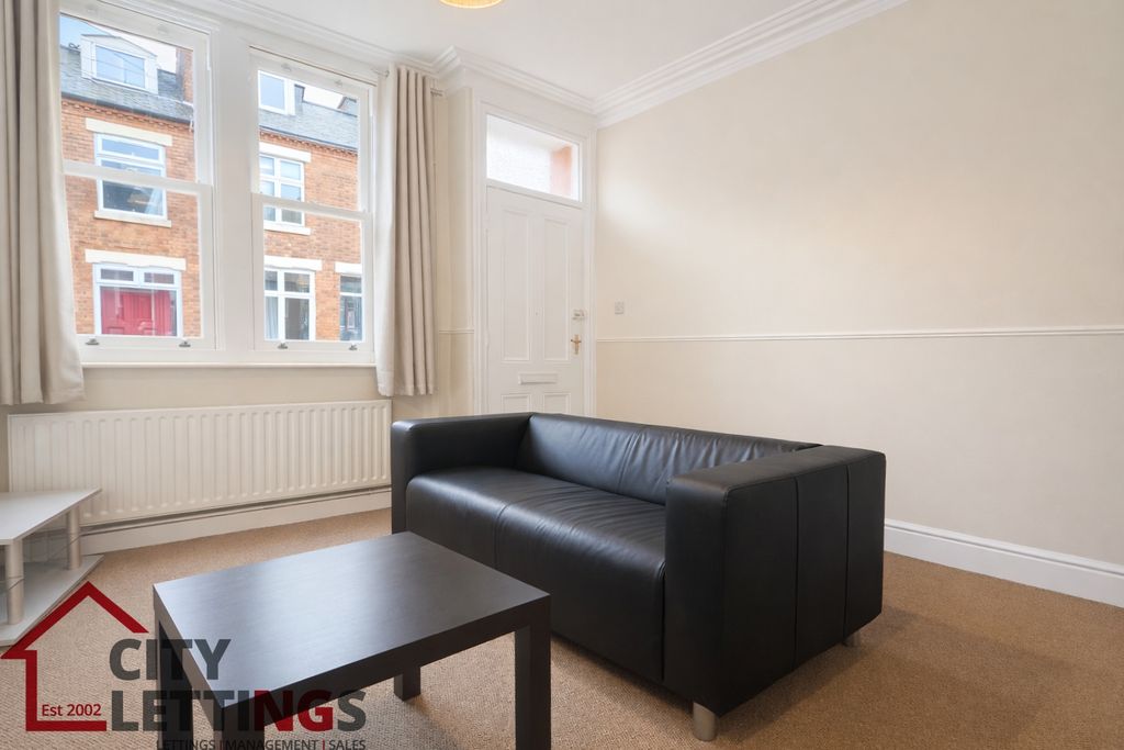 Property photo 2 of 12