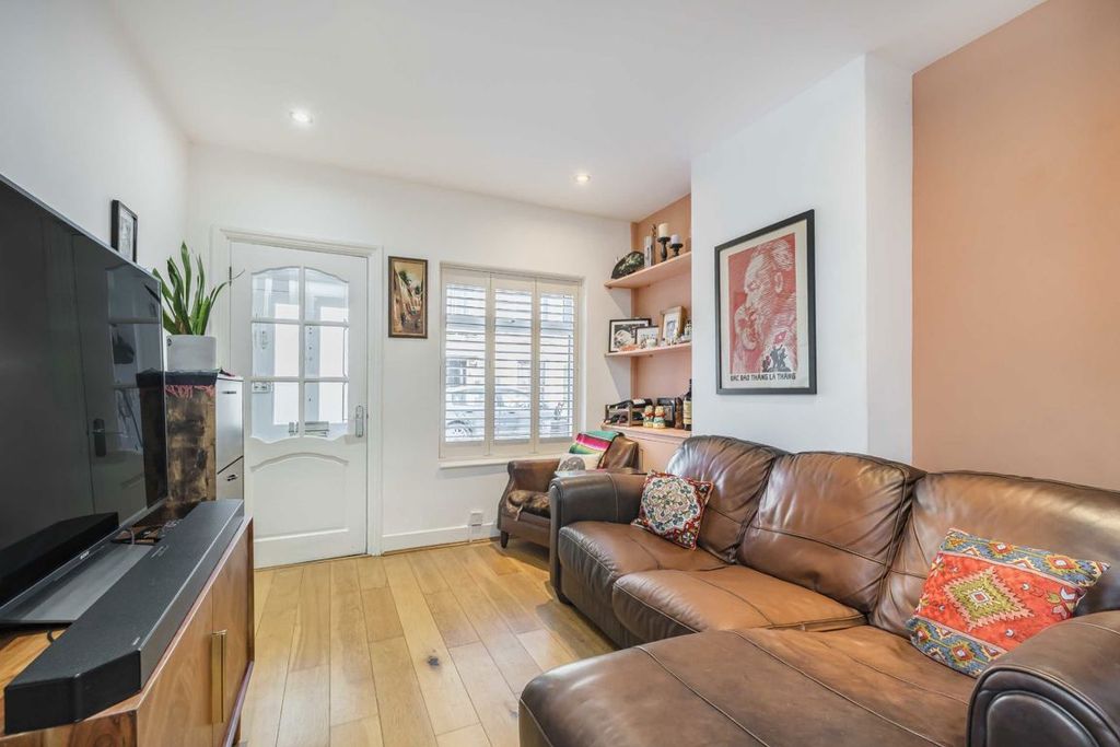 Property photo 2 of 8