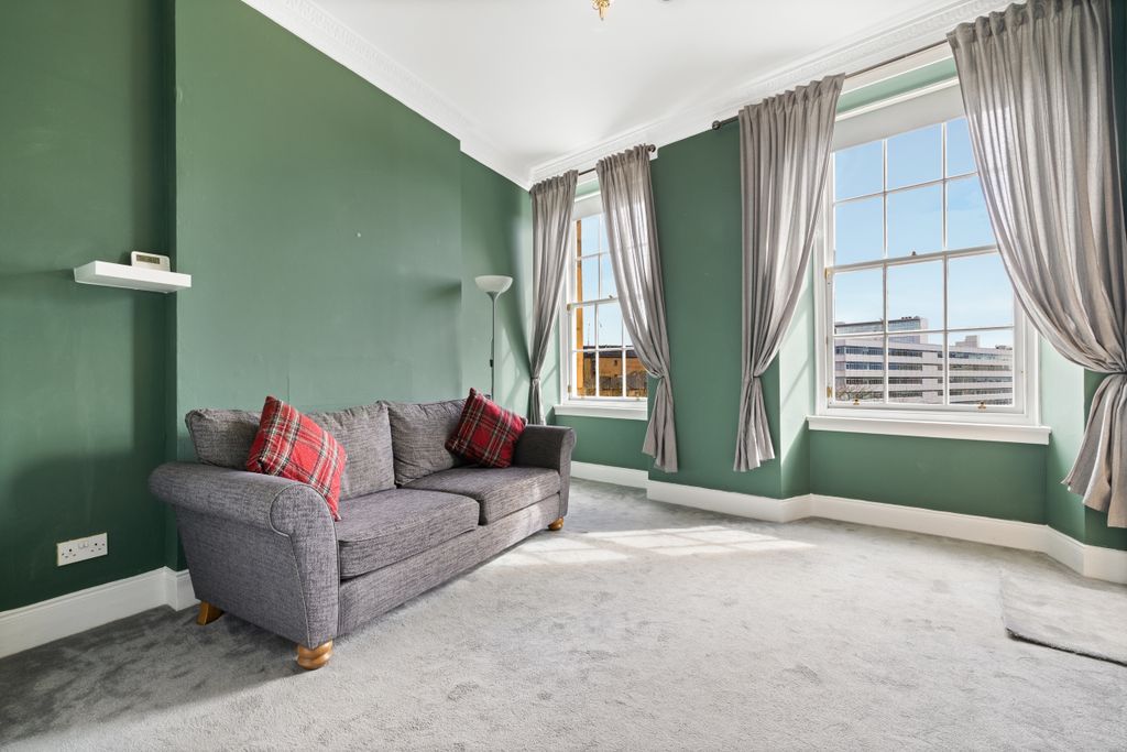 Property photo 2 of 25