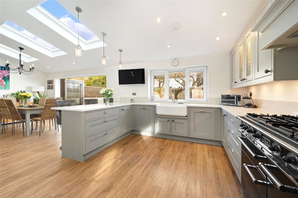 Property photo 1 of 16 Picture No. 11