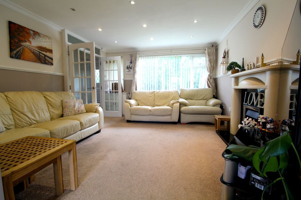 Property photo 2 of 11 Living Room