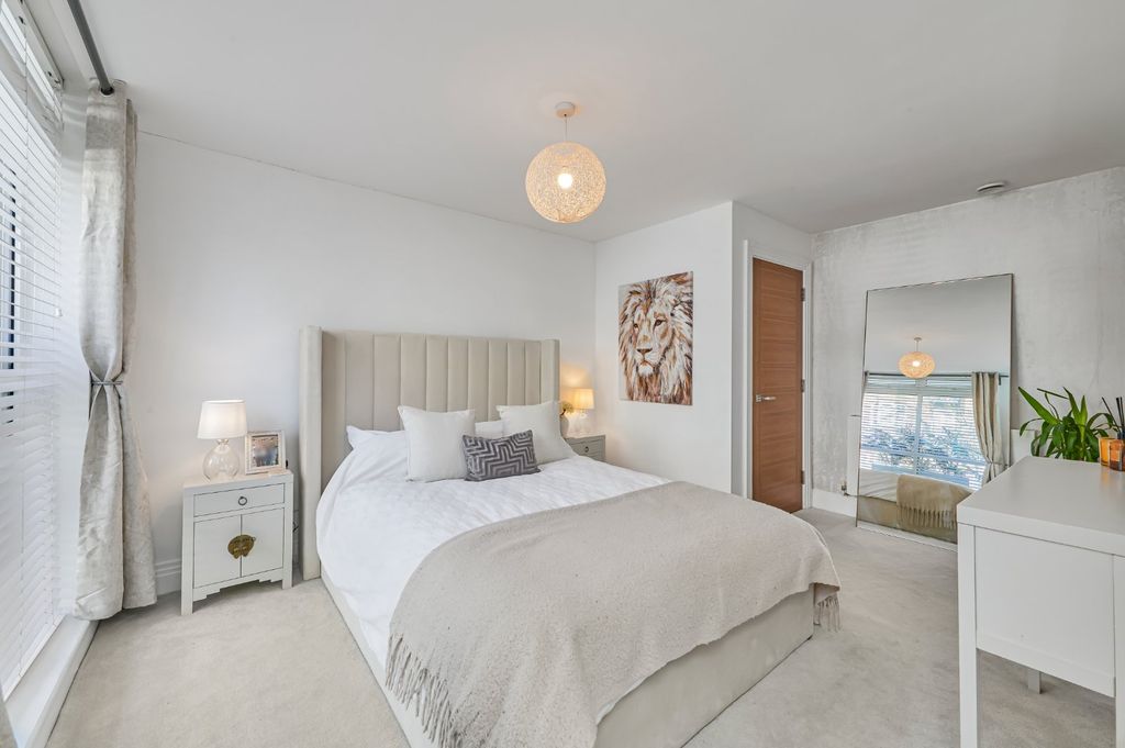 Property photo 2 of 11 Picture No. 16