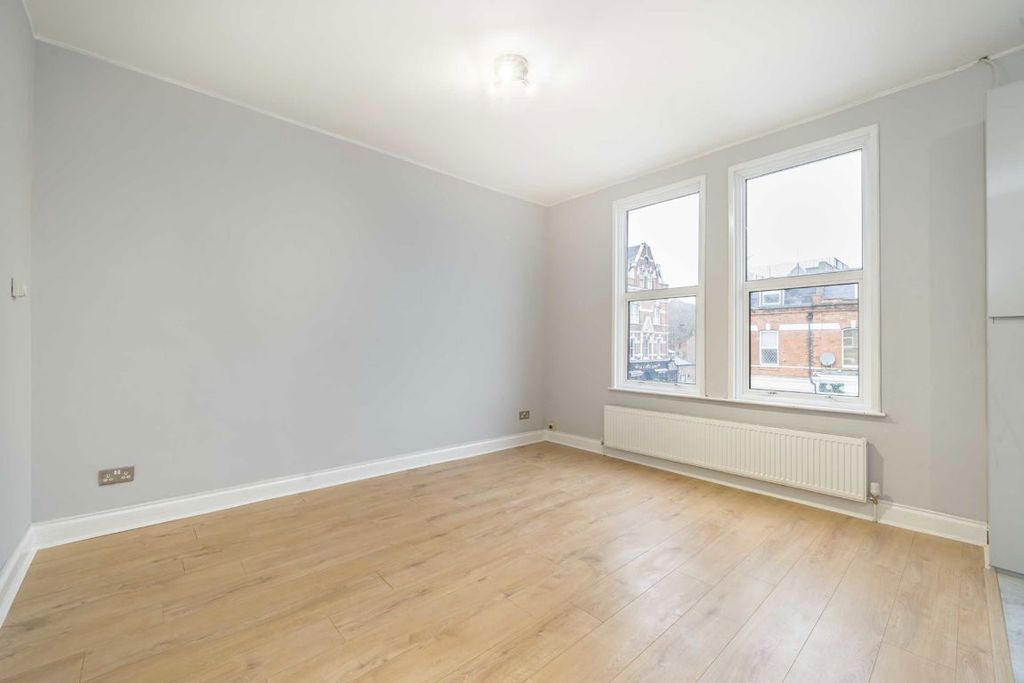 Property photo 3 of 6