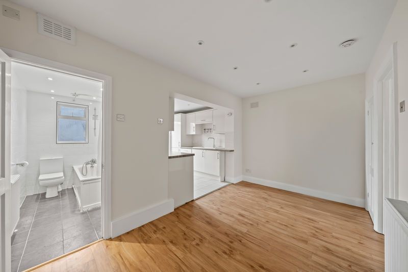 Property photo 3 of 14 Photo 7