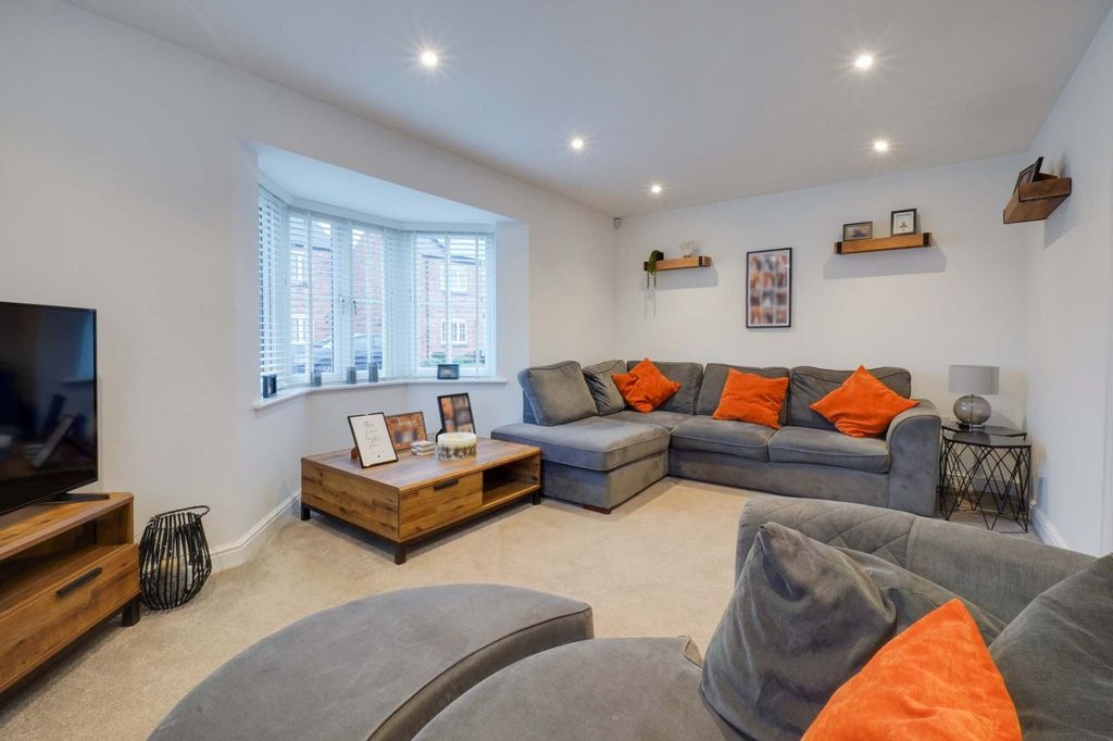 Property photo 3 of 34