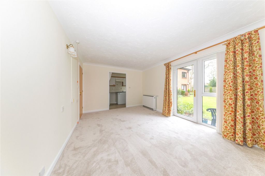 Property photo 3 of 16 Sitting/Dining Room