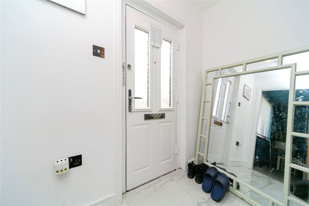 Property photo 2 of 17 Picture No. 25