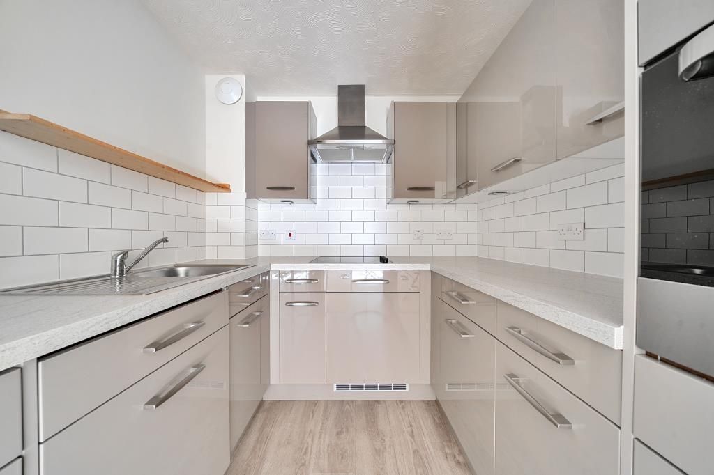 Property photo 2 of 19 Kitchen