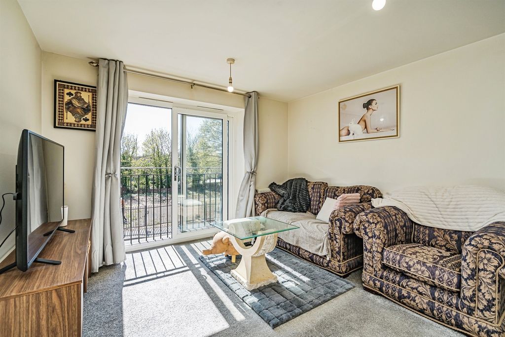 Property photo 2 of 17