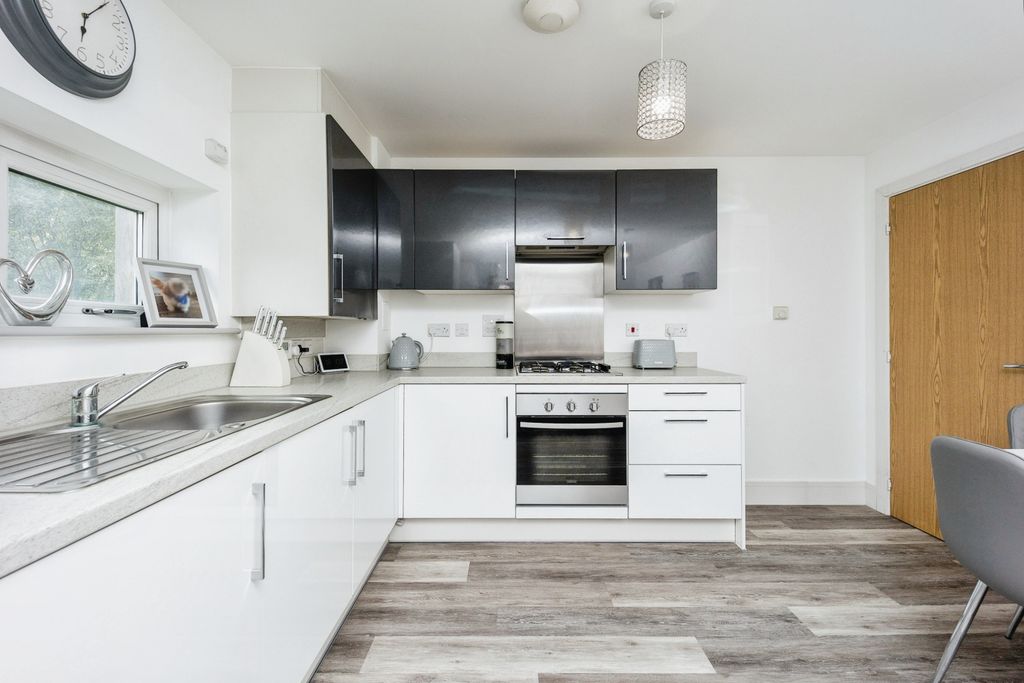 Property photo 3 of 15 Kitchen/Living