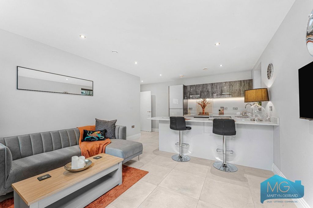 Property photo 3 of 19 Picture No. 06