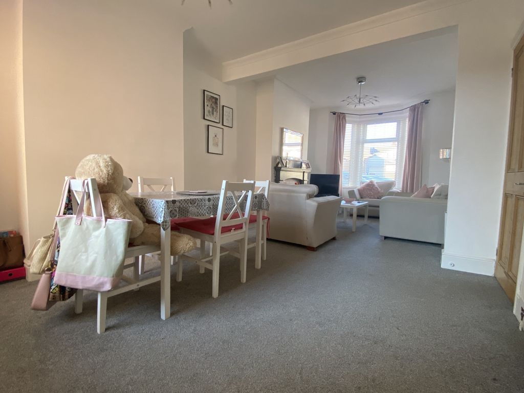 Property photo 3 of 14 Photo 6