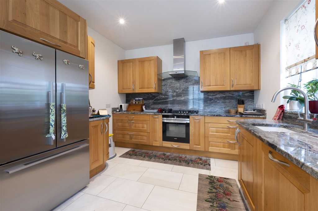 Property photo 3 of 29 5 Rydon Mews,5.Jpg