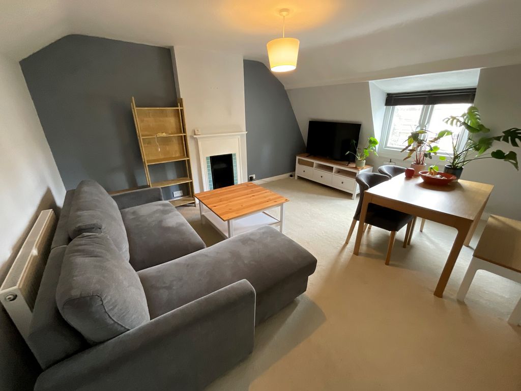Property photo 2 of 7 Lounge