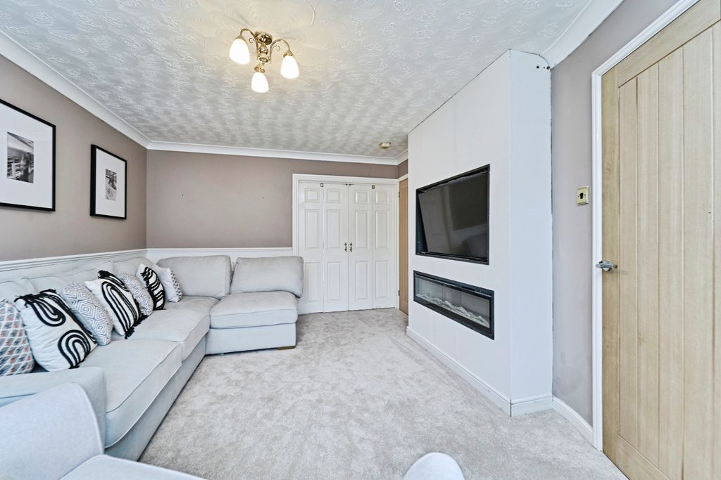 Property photo 3 of 15 Living Room
